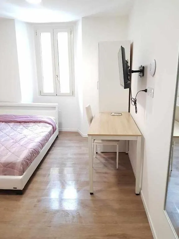 La Stanza Di Cavour 2 Piano No Ascensore Pavia Apartment